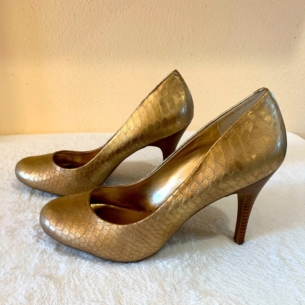Jessica Simpson “Oscar” Gold Heels